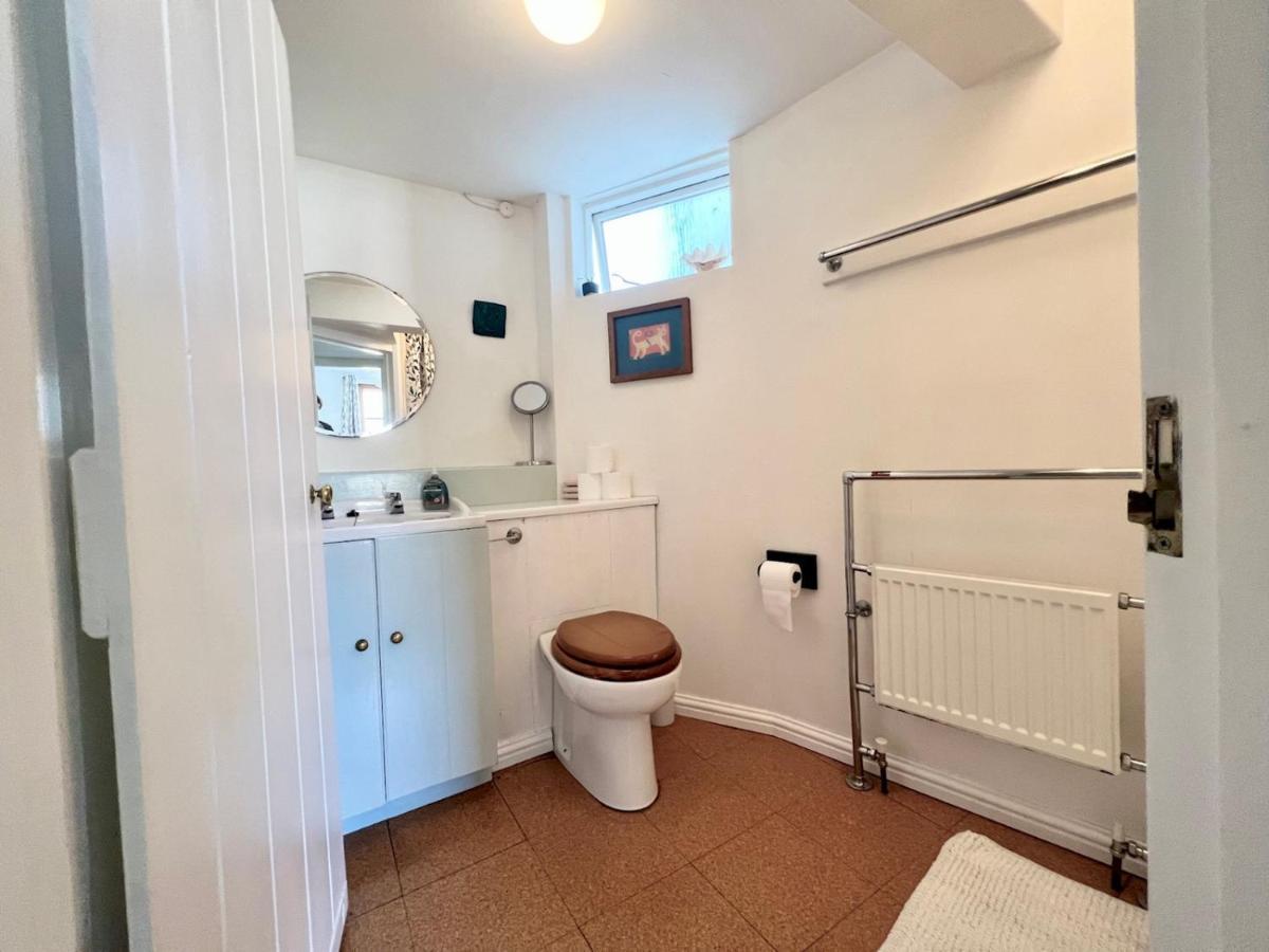 Pass The Keys 64 Church Street Characterful 2-Bed Cottage In The Heart Of Town Кингсбридж Экстерьер фото