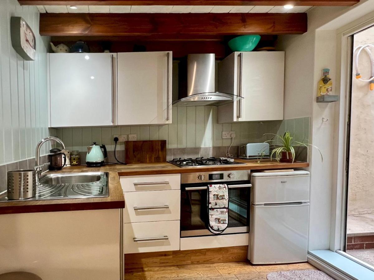 Pass The Keys 64 Church Street Characterful 2-Bed Cottage In The Heart Of Town Кингсбридж Экстерьер фото