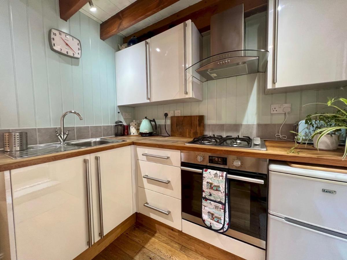 Pass The Keys 64 Church Street Characterful 2-Bed Cottage In The Heart Of Town Кингсбридж Экстерьер фото