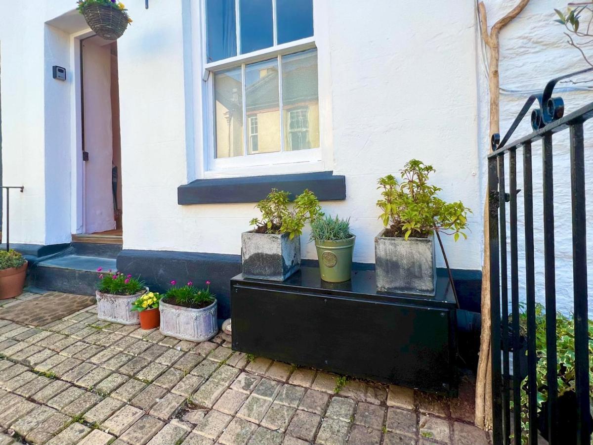 Pass The Keys 64 Church Street Characterful 2-Bed Cottage In The Heart Of Town Кингсбридж Экстерьер фото