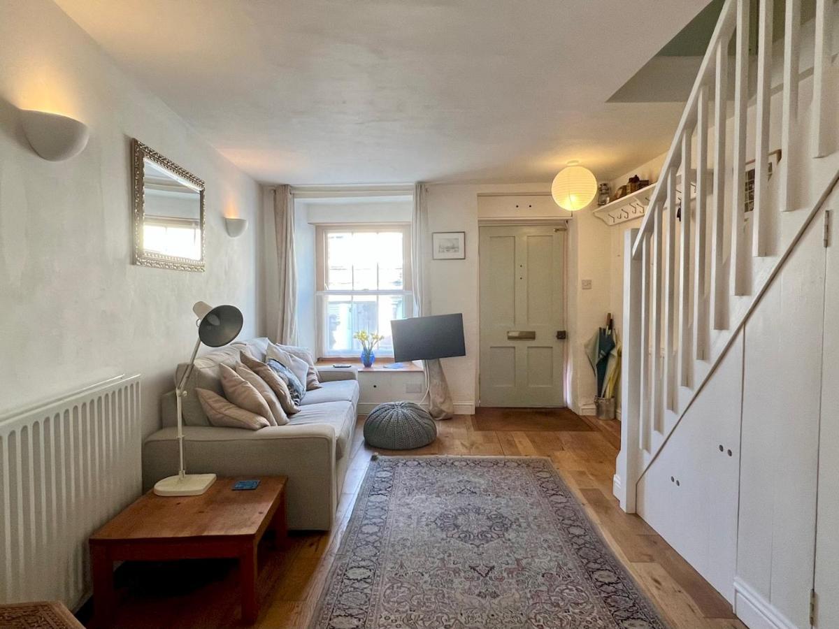 Pass The Keys 64 Church Street Characterful 2-Bed Cottage In The Heart Of Town Кингсбридж Экстерьер фото