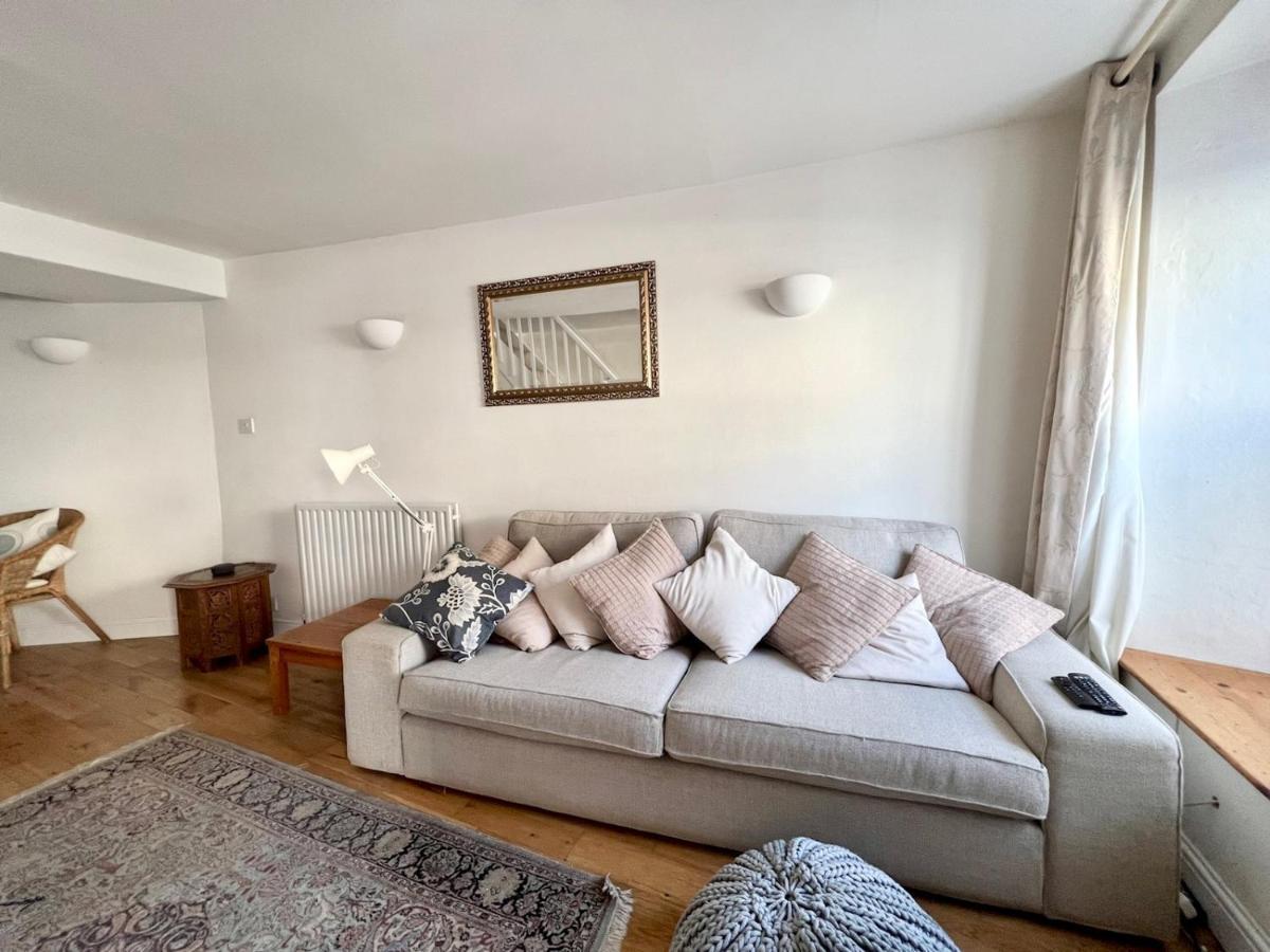 Pass The Keys 64 Church Street Characterful 2-Bed Cottage In The Heart Of Town Кингсбридж Экстерьер фото