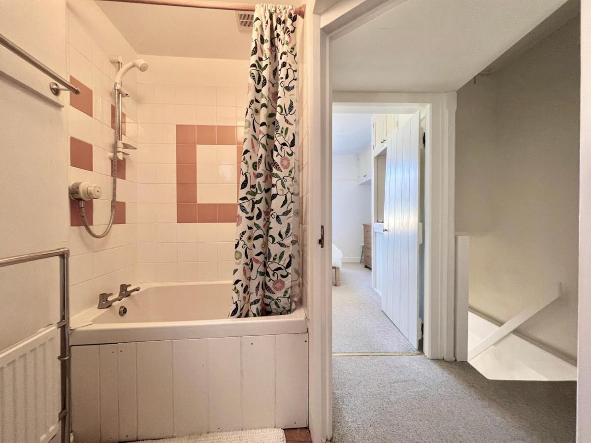 Pass The Keys 64 Church Street Characterful 2-Bed Cottage In The Heart Of Town Кингсбридж Экстерьер фото